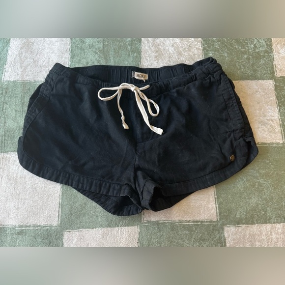 Roxy Black Shorts with Stretch Waistband Size Medium - Picture 4 of 8